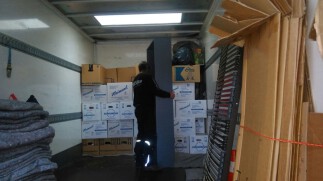 Thietke Umzüge - Beladen eines Umzugs-LKW